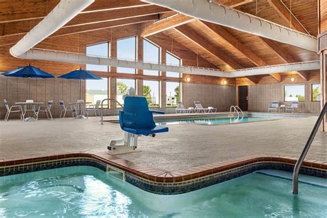roseau mn hotels